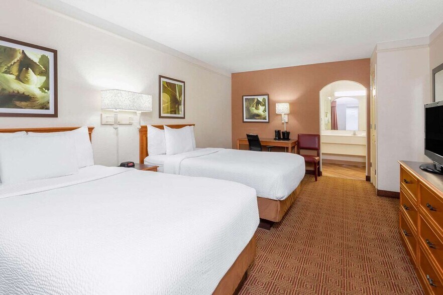 More Photos Of 351 W Hillsboro Blvd, Deerfield Beach Hotel For Sale