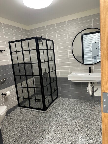 More Photos Of 529 SH 46 E, Boerne Showroom For Sale