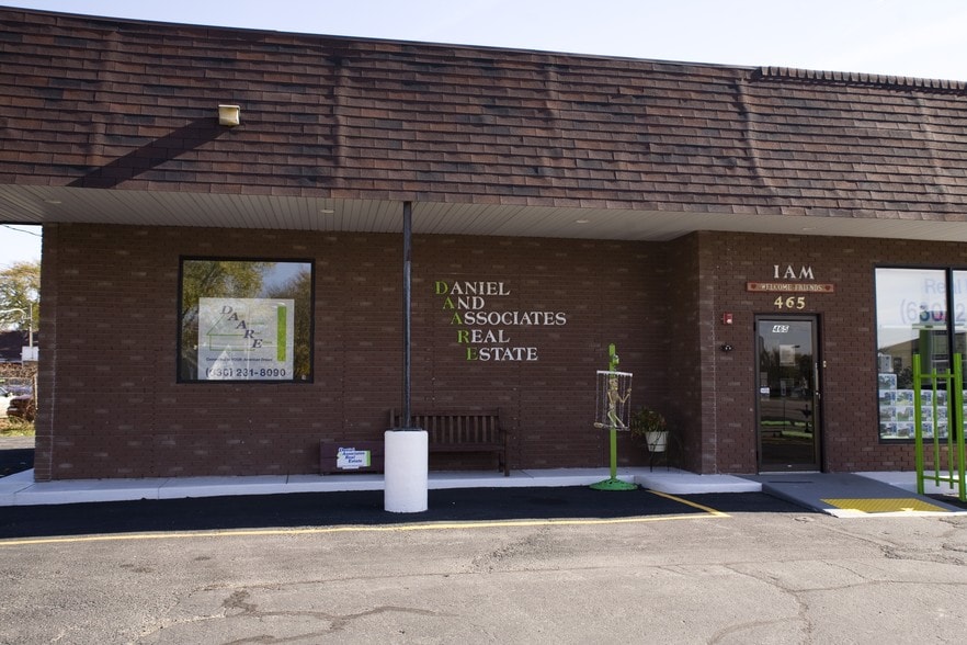 More Photos Of 465 E Roosevelt Rd, West Chicago Freestanding For Sale