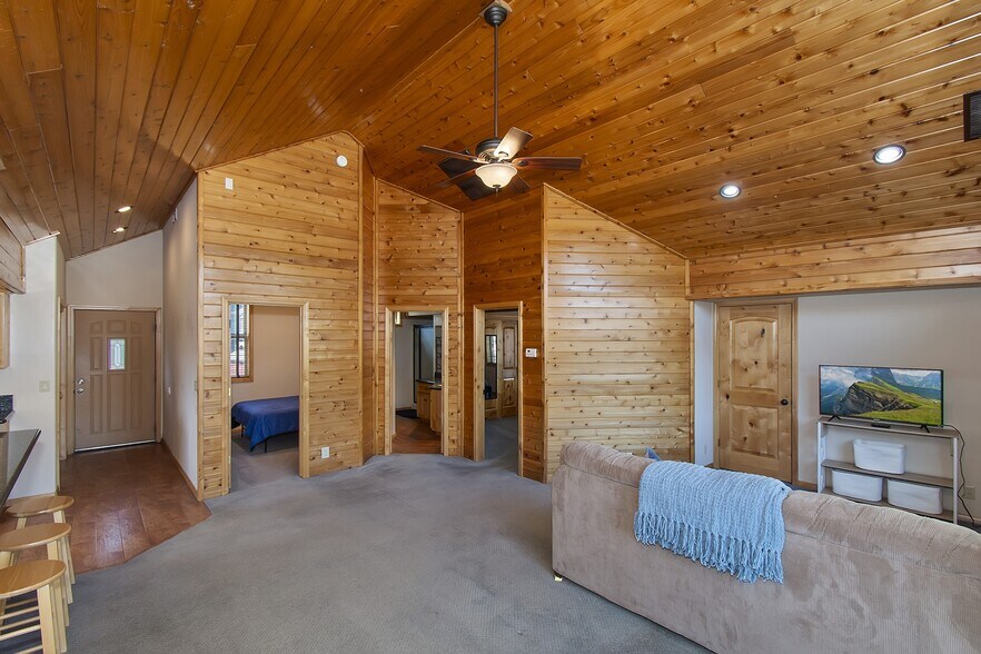 More Photos Of 42561 Moonridge Rd, Big Bear Lake Office For Sale