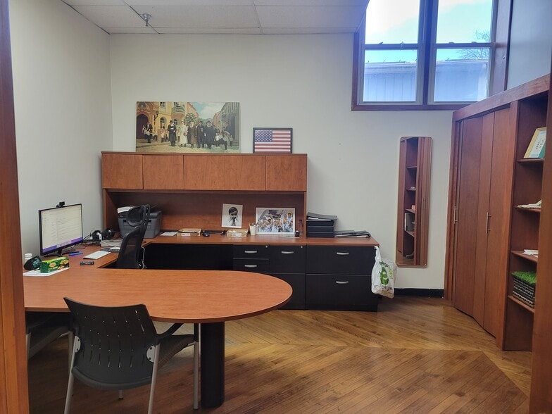 More Photos Of 105-119 Sprague Ave, Middletown Manufacturing For Lease