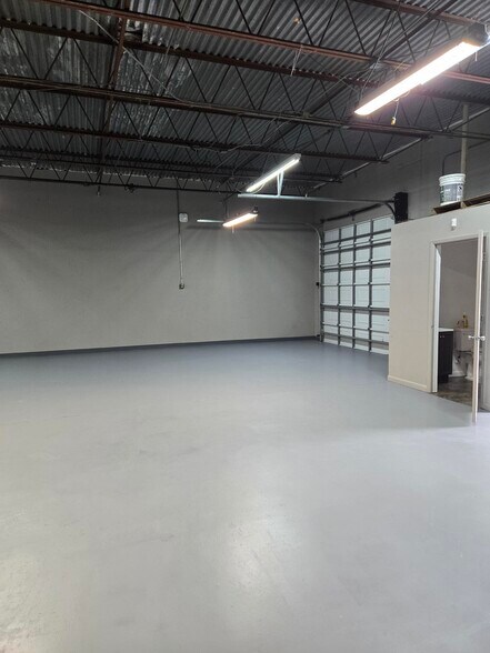 More Photos Of 3245 Fairfield Ave S, Saint Petersburg Manufacturing For Lease