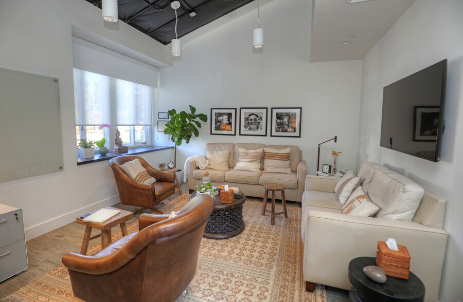 More Photos Of 1135 Eugenia Pl, Carpinteria Office For Sale