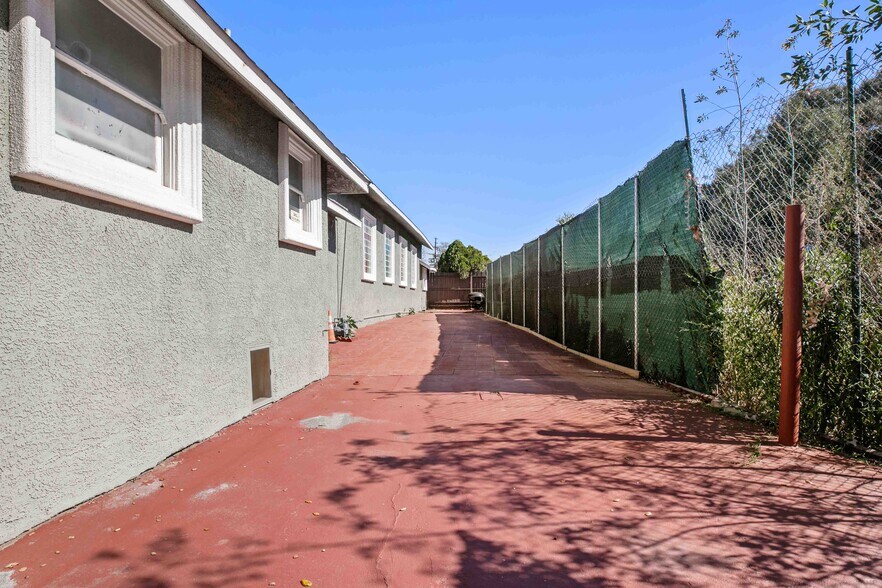 More Photos Of 7510 Valaho Dr, Tujunga Specialty For Sale