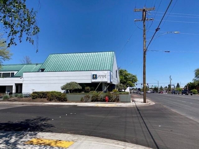 More Photos Of 1701 NE 3rd St, Bend Bank For Lease