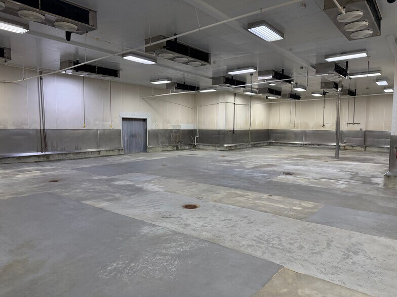 More Photos Of 2020 E 67th St, Los Angeles Food Processing For Lease