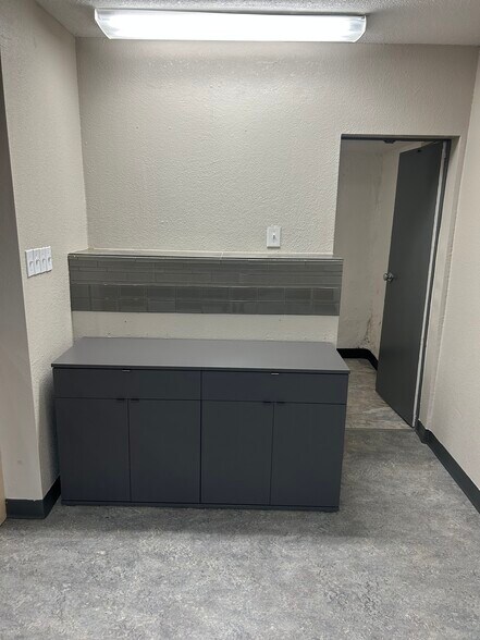 More Photos Of 1906 SE Monroe St, Portland Freestanding For Lease