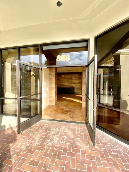 More Photos Of 888 Villa St, Mountain View Office For Lease