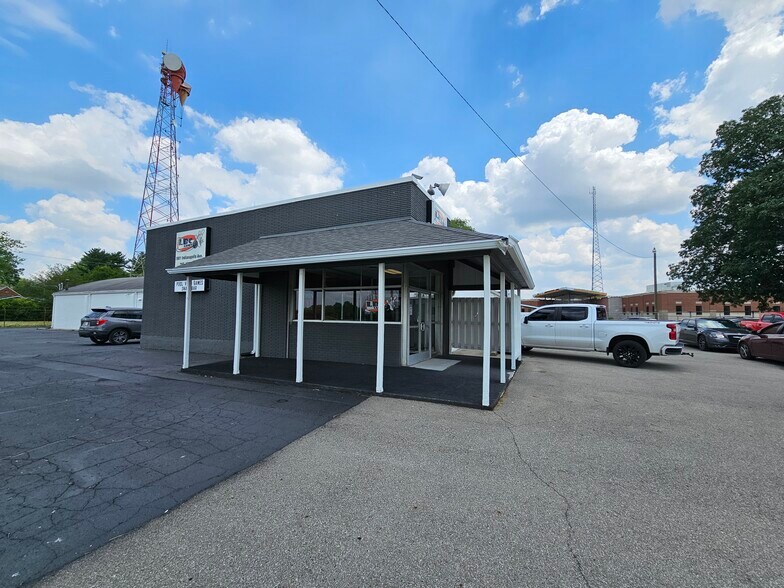 Primary Photo Of 1901 Indianapolis Ave, Lebanon Bowling Alley For Sale