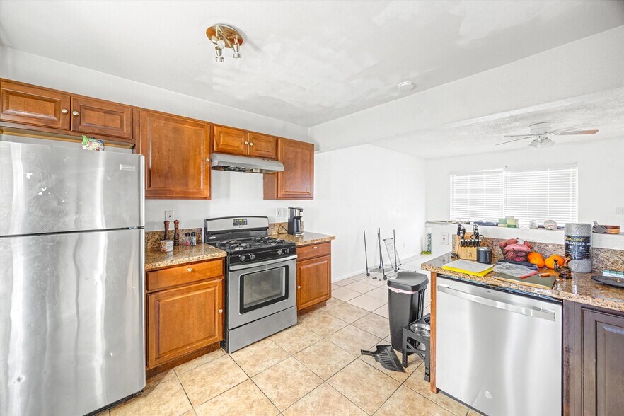 More Photos Of 238 S Saturmino Dr, Palm Springs Apartments For Sale