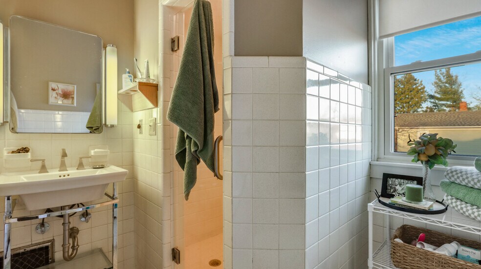 More Photos Of 33 W Cedar St, Chippewa Falls Office For Sale