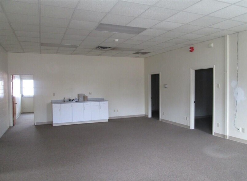 More Photos Of 90 S Park St, Willimantic Warehouse For Lease