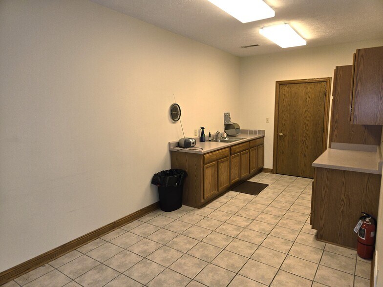 More Photos Of 211 IL-38, Rochelle Light Distribution For Sale