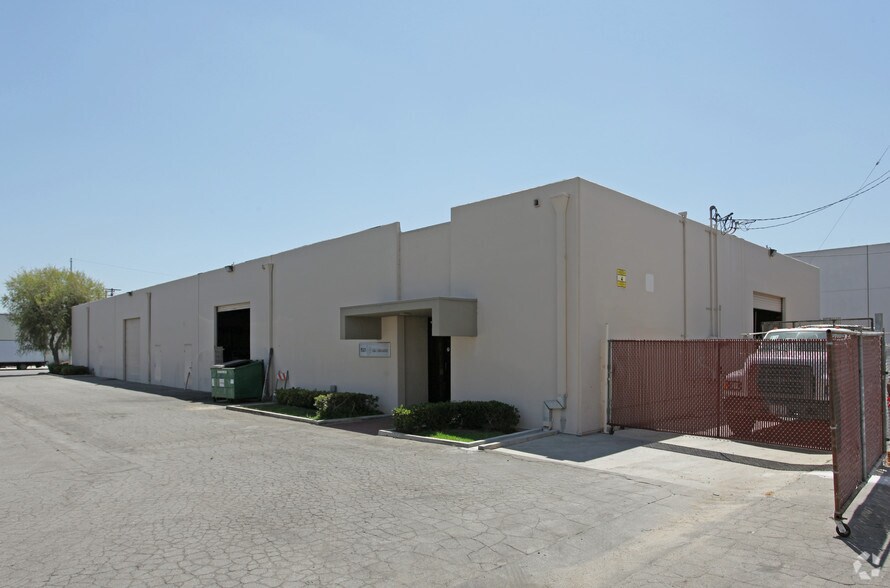 More Photos Of 15323 Texaco Ave, Paramount Warehouse For Lease
