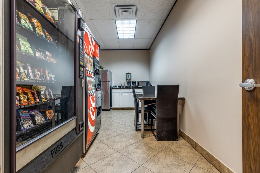 More Photos Of 14521 Old Katy Rd, Houston Unknown For Lease