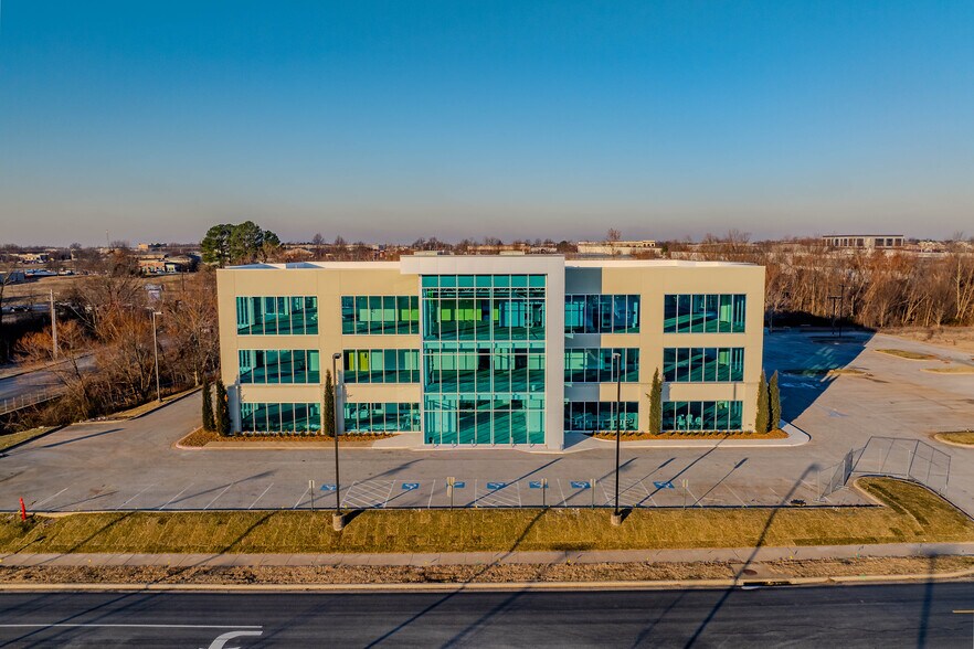 More Photos Of 2700 SE S St, Bentonville Office For Lease