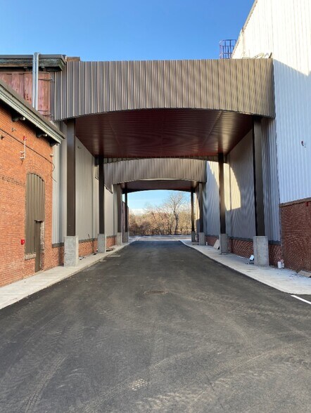 More Photos Of 1 Westinghouse Plz, Hyde Park Warehouse For Lease