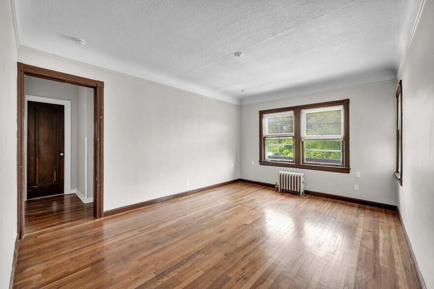 More Photos Of 1346 Kenilworth Ave, Lakewood Apartments For Sale