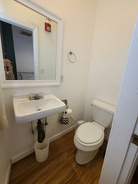 More Photos Of 201 B Highland ave, Somerville General Retail For Lease