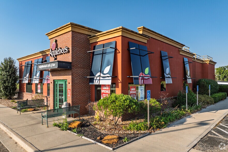 More Photos Of 700 S Kansas Ave, Clinton General Retail For Sale