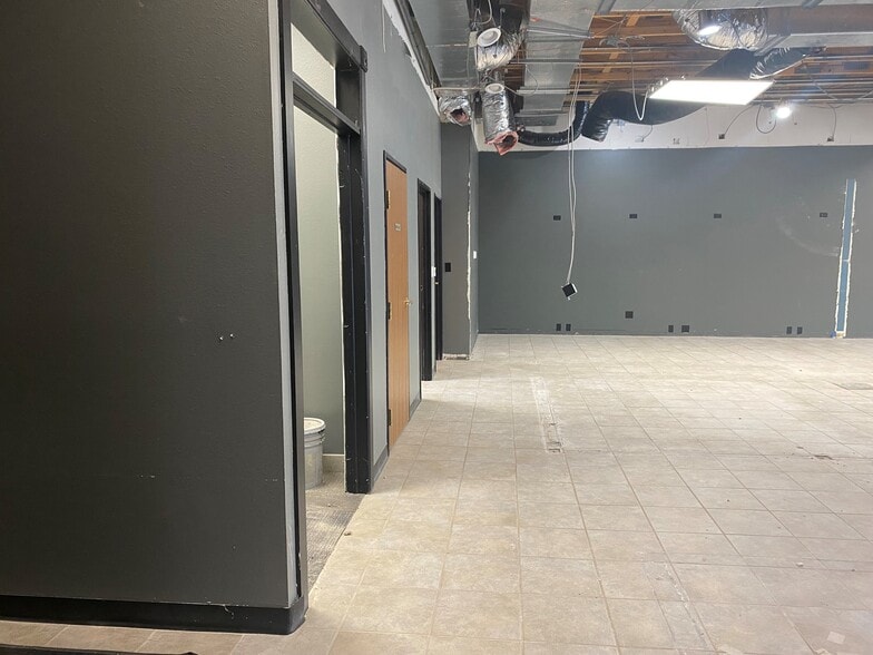 More Photos Of 4515-4531 E 26th St, Sioux Falls Storefront For Lease