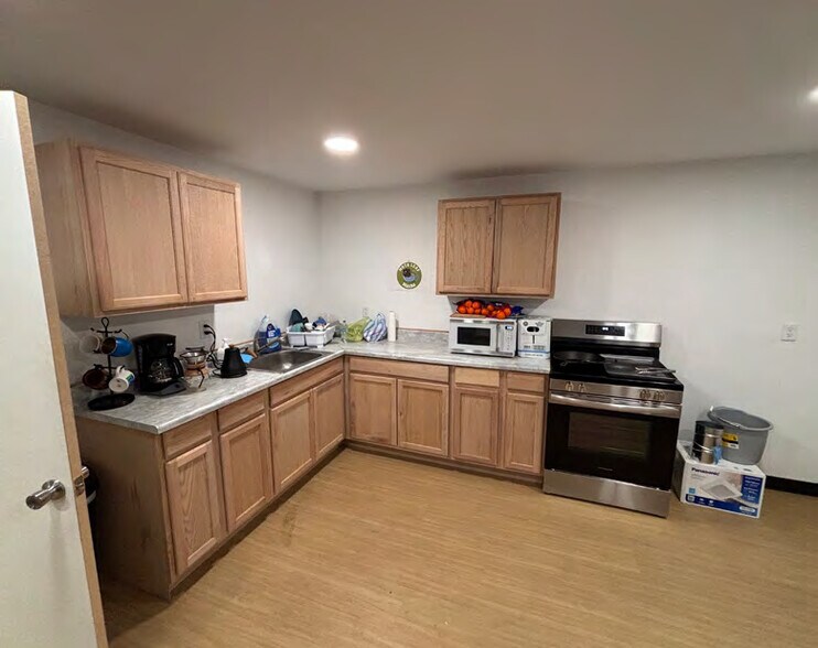 More Photos Of 422 S 40th St, Springdale Unknown For Lease