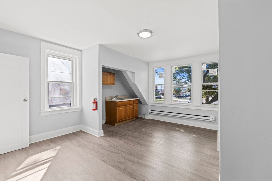 More Photos Of 129-131 E Roosevelt Blvd, Philadelphia Apartments For Sale