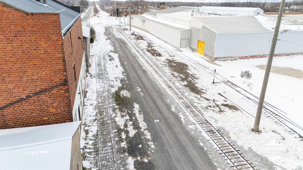 More Photos Of 4017 Railroad, Williamson Warehouse For Sale