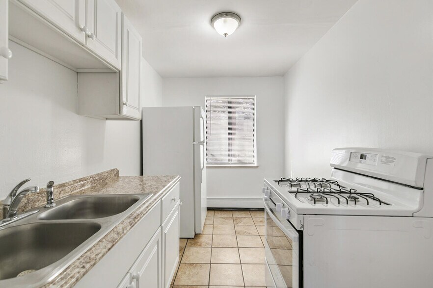 More Photos Of 1467 Joliet St, Aurora Apartments For Sale