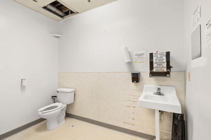 More Photos Of 2000 Ashley Rd, Morris Manufacturing For Sale