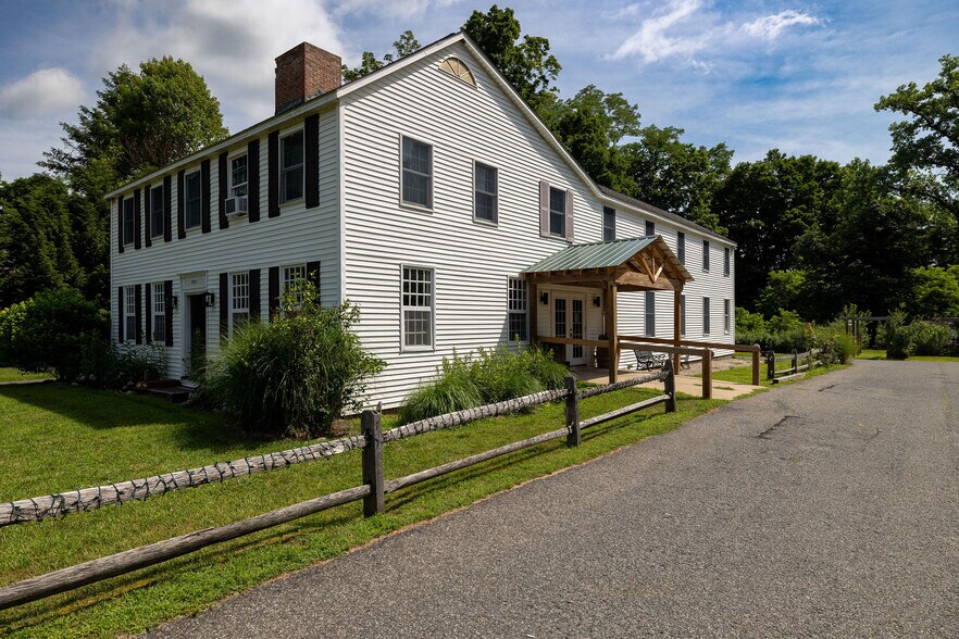 More Photos Of 139 S Main St, Sheffield Freestanding For Sale