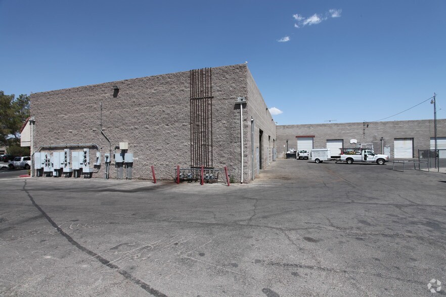 More Photos Of 4275 W Bell Dr, Las Vegas Light Manufacturing For Lease