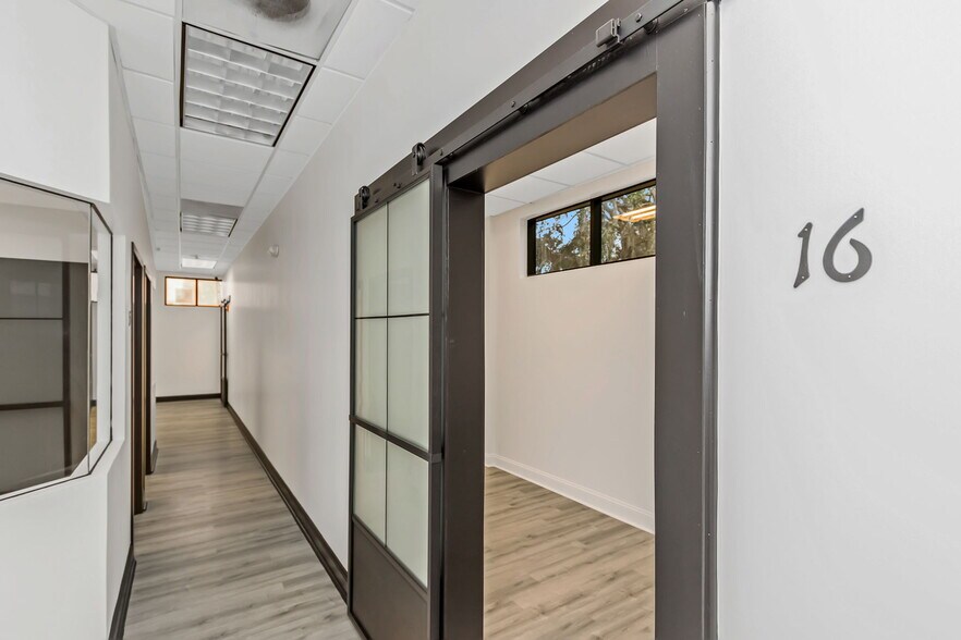 More Photos Of 18311 N US Highway 41, Lutz Medical For Sale