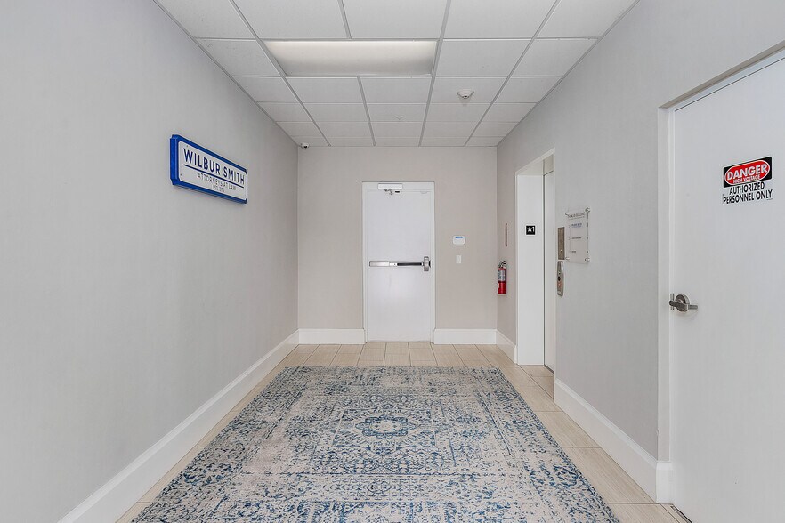 More Photos Of 2200 Broadway, Fort Myers Office For Lease