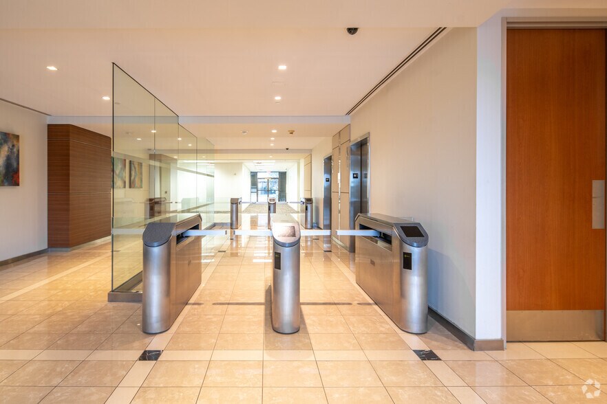 More Photos Of 250 E John Carpenter Fwy, Irving Office For Lease