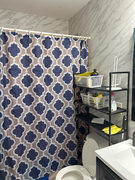 More Photos Of 9110 Avenue L, Brooklyn Storefront For Sale