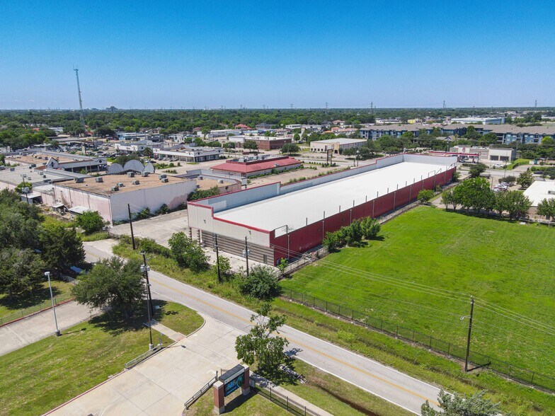 More Photos Of 9433 Wilcrest Dr, Houston Flex For Sale