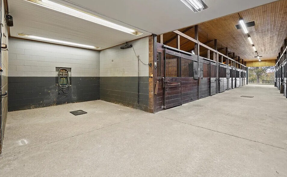 More Photos Of 715 Melton Rd, Liberty Horse Stables For Sale