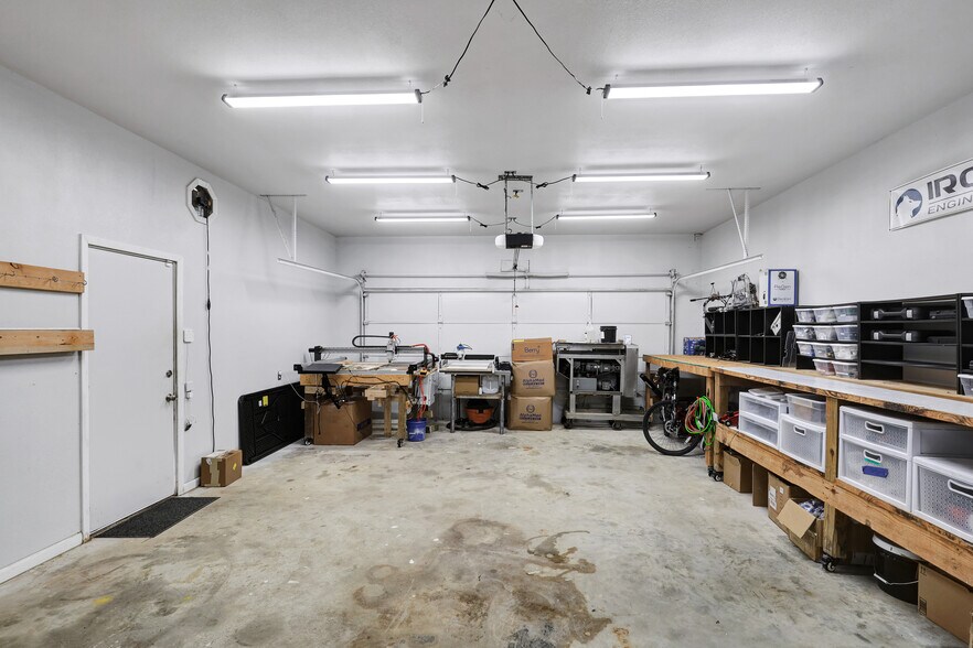 More Photos Of 1016 E Borgfeld Dr, San Antonio Flex For Sale