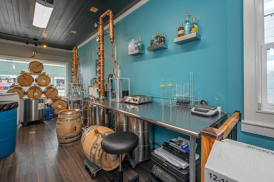 More Photos Of 228 E Main St, Waterford Bar For Sale