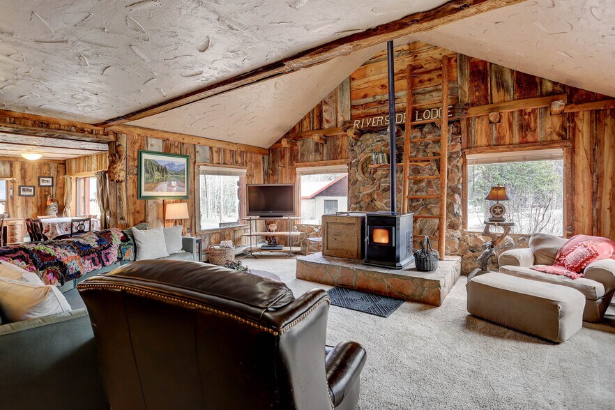 More Photos Of 468 Riverside Dr, Lyons Specialty For Sale