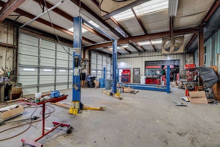 More Photos Of 1914 Cypress St, West Monroe Service For Sale