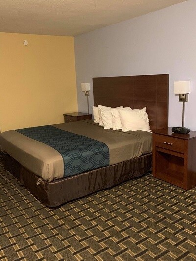 More Photos Of 2801 W O St, Lincoln Hotel For Sale