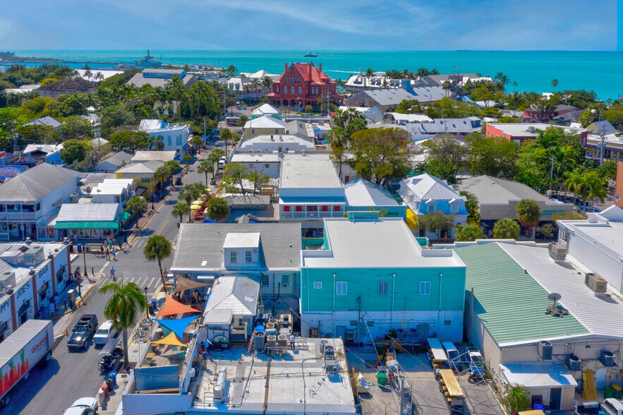 More Photos Of 135 Duval St, Key West Bar For Lease