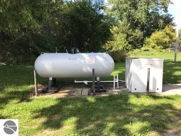 More Photos Of 10673 W Saint Charles Rd, Sumner Service Station For Sale