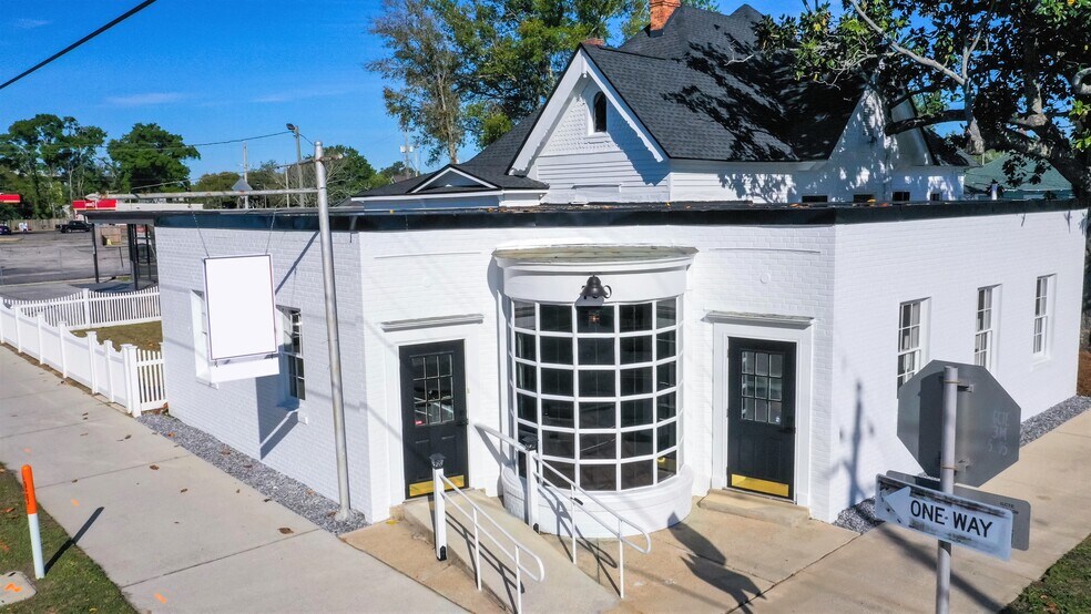 More Photos Of 700 W Garden St, Pensacola Freestanding For Lease