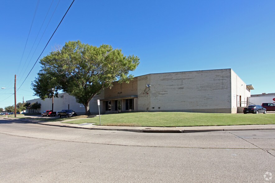 More Photos Of 10820 Composite Dr, Dallas Warehouse For Sale