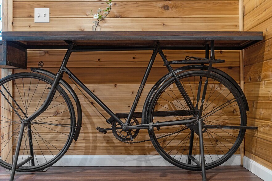 More Photos Of 915 S Clinton St, Stockbridge Restaurant For Sale