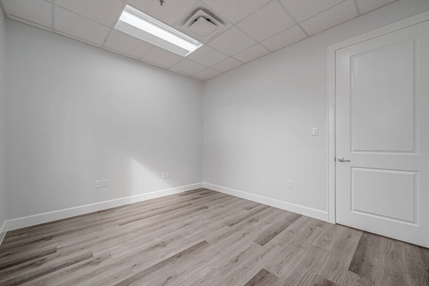 More Photos Of 18707 Mueschke Rd, Cypress Office For Sale