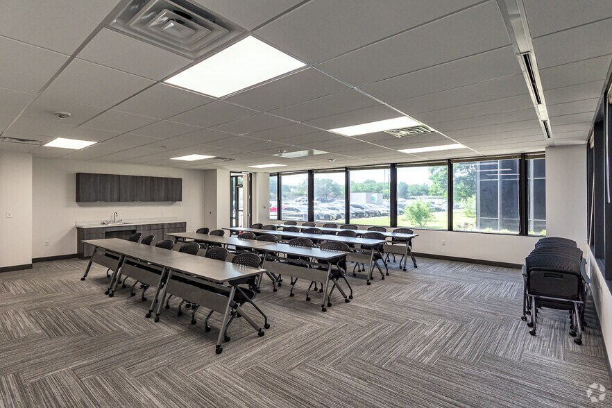 More Photos Of 1309 W 15th St, Plano Office For Lease